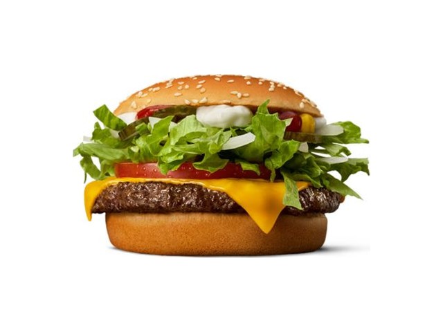 Officielt produktfoto af McFeast® fra McDonald’s Danmark