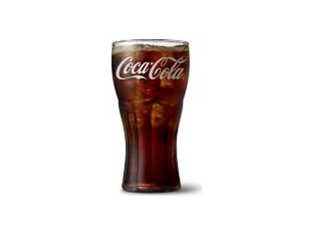 Officielt produktfoto af Coca-Cola®, mellem fra McDonald’s Danmark