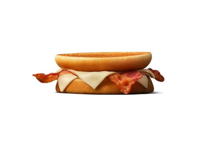 Officielt produktfoto af McToast® Bacon fra McDonald’s Danmark