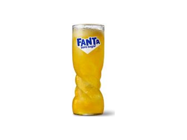 Officielt produktfoto af Fanta® Zero, mellem fra McDonald’s Danmark