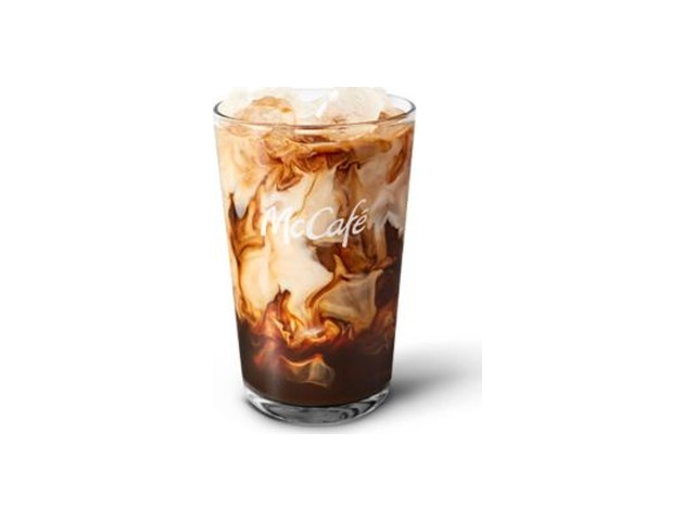 Officielt produktfoto af Is-latte fra McDonald’s Danmark
