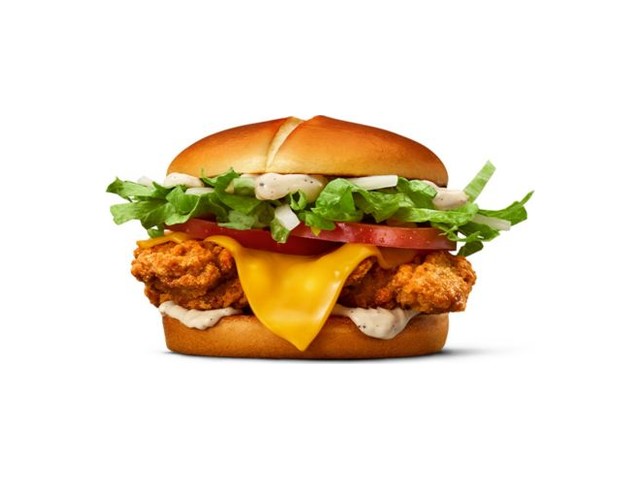 Officielt produktfoto af McCrispy® Deluxe fra McDonald’s Danmark